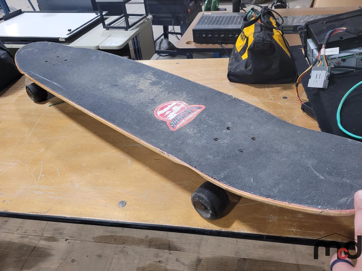 Madrid Legacy Exclusives Strobe Skateboard Complet