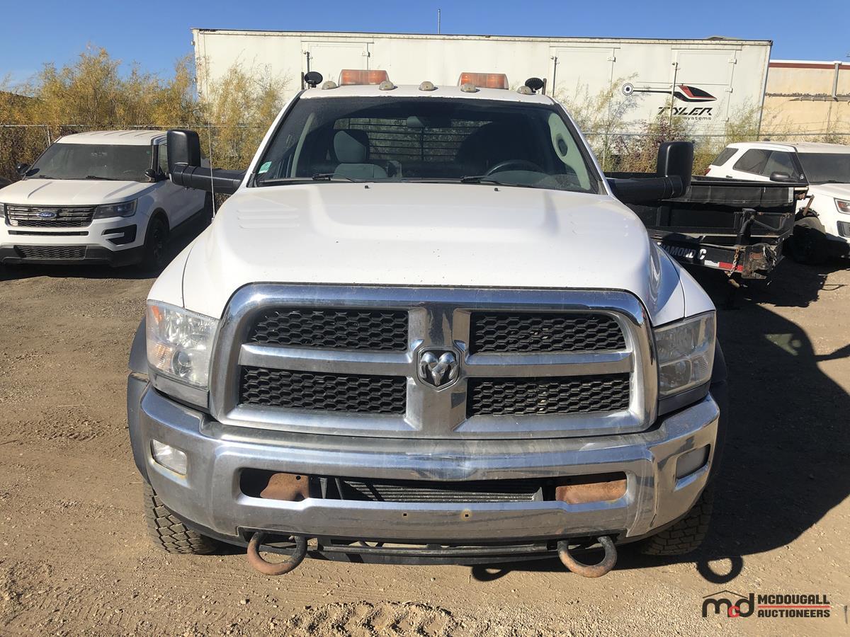 2014 Dodge Ram 5500 Crew Cab Flatbed Truck