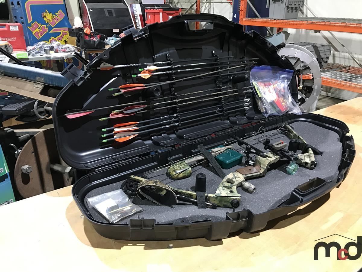 Forge CW33 Compound Bow w/ Accessories in Case