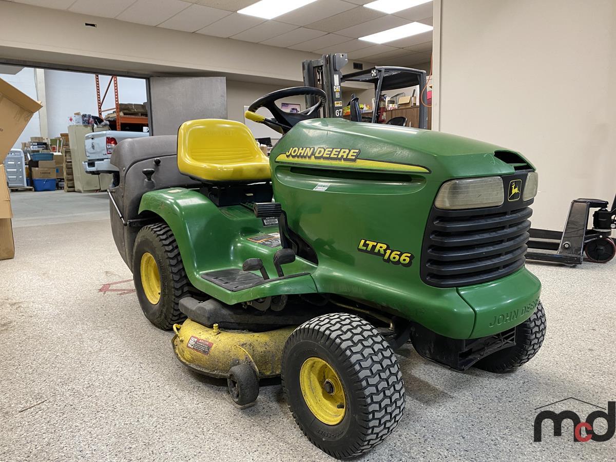 John Deere LTR166 Riding Lawn Mower