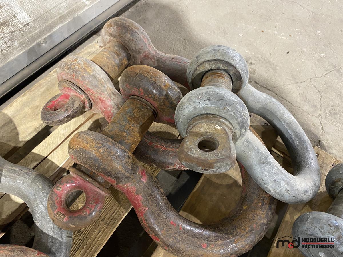 Industrial Shackles and Rope