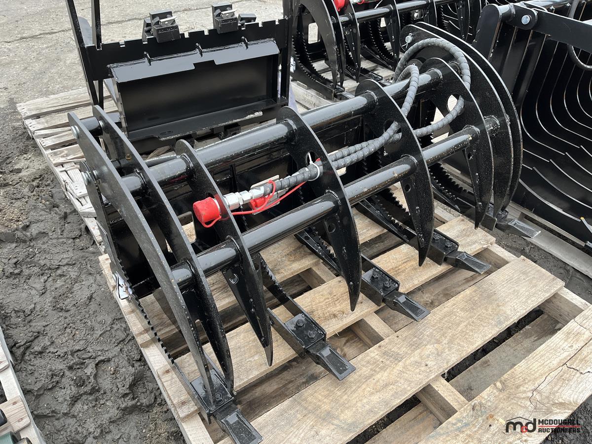 GIYI Mini Skid Steer Curved Log Grabber