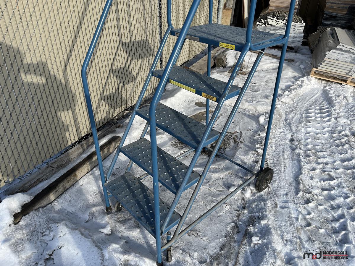 Kleton 48'' Rolling Step Ladder