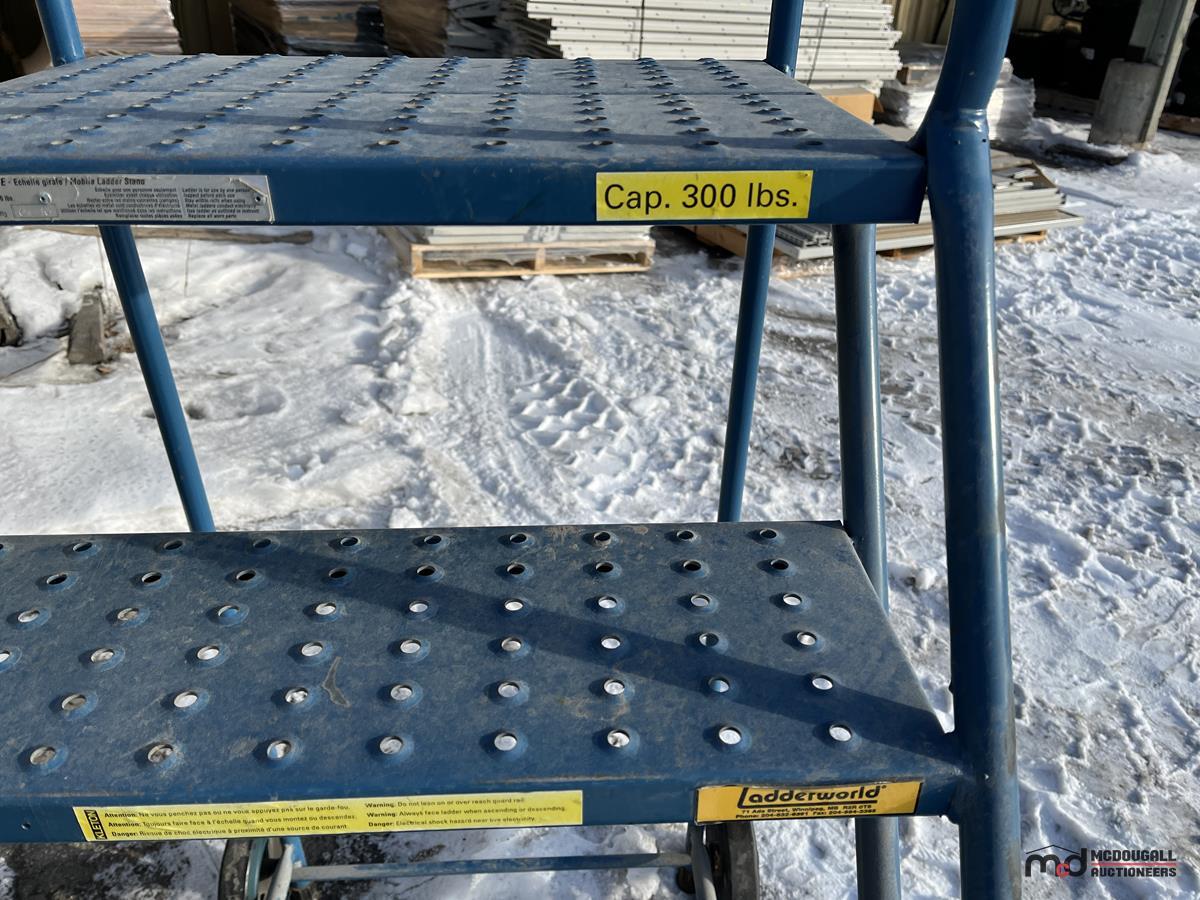 Kleton 48'' Rolling Step Ladder