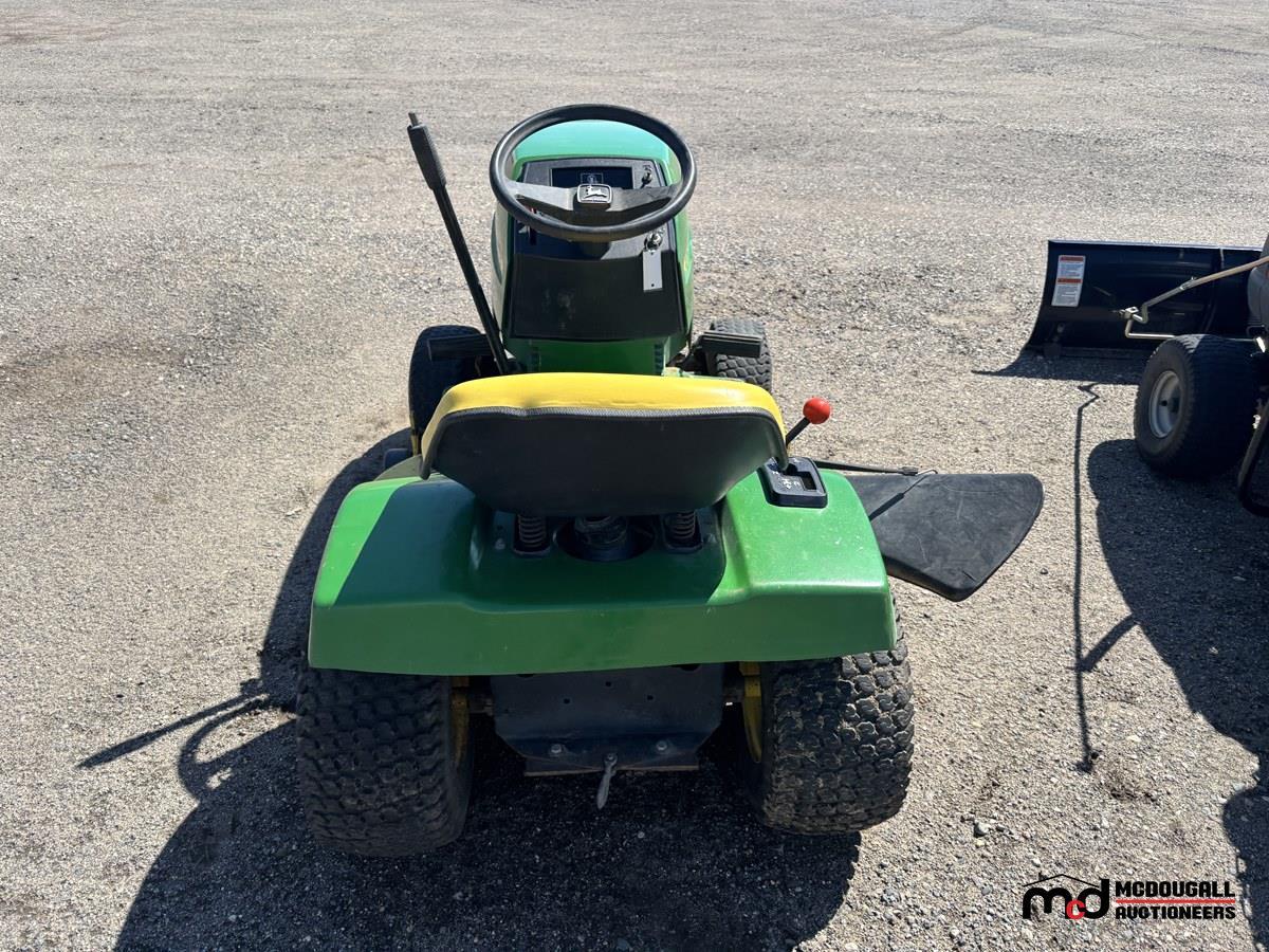 John Deere 160 Riding Lawn Tractor