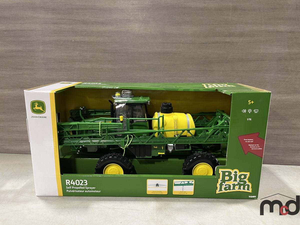 John Deere 1/16 Big Farm R4023 Sprayer Toy