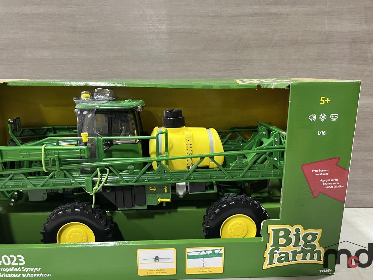 John Deere 1/16 Big Farm R4023 Sprayer Toy