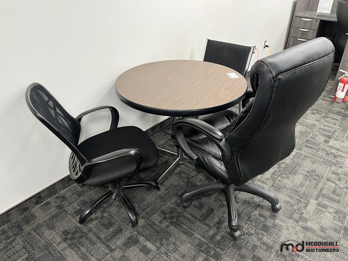 Table w/ Chairs