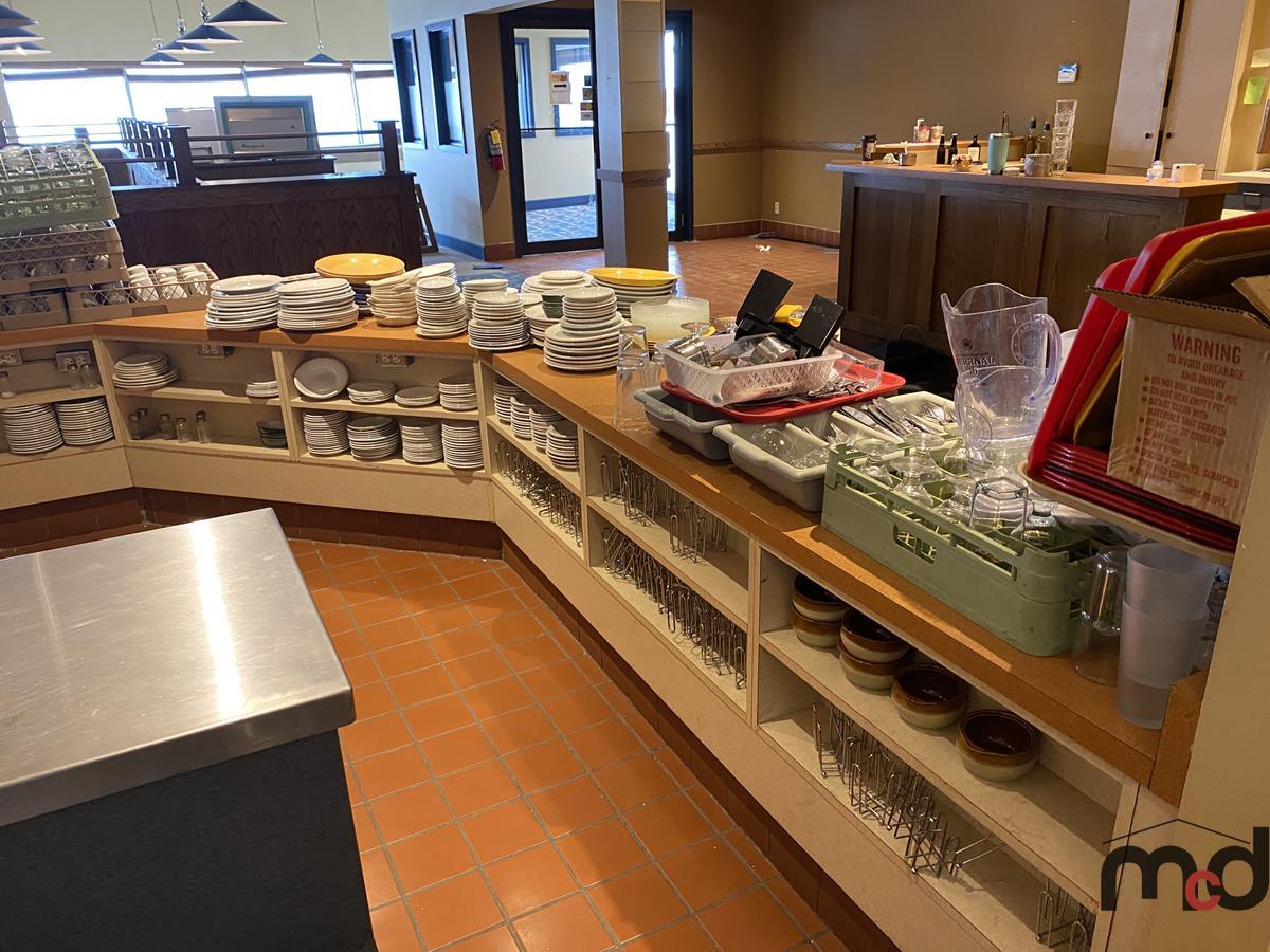 Large U-Shaped Counter Area