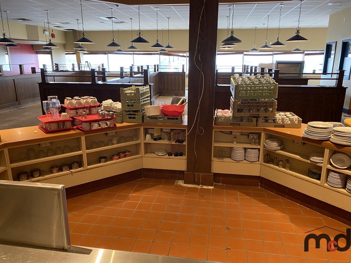 Large U-Shaped Counter Area