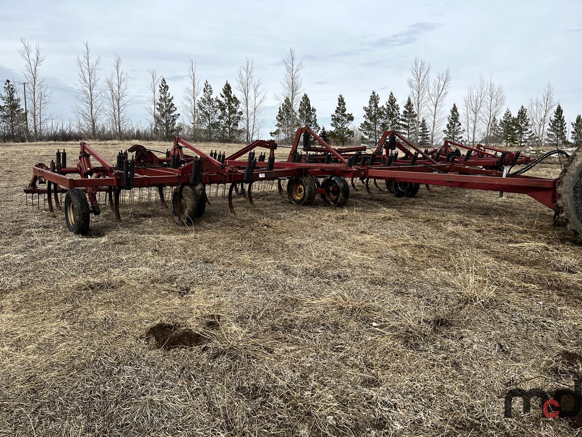 Case 5600 Chisel Plow