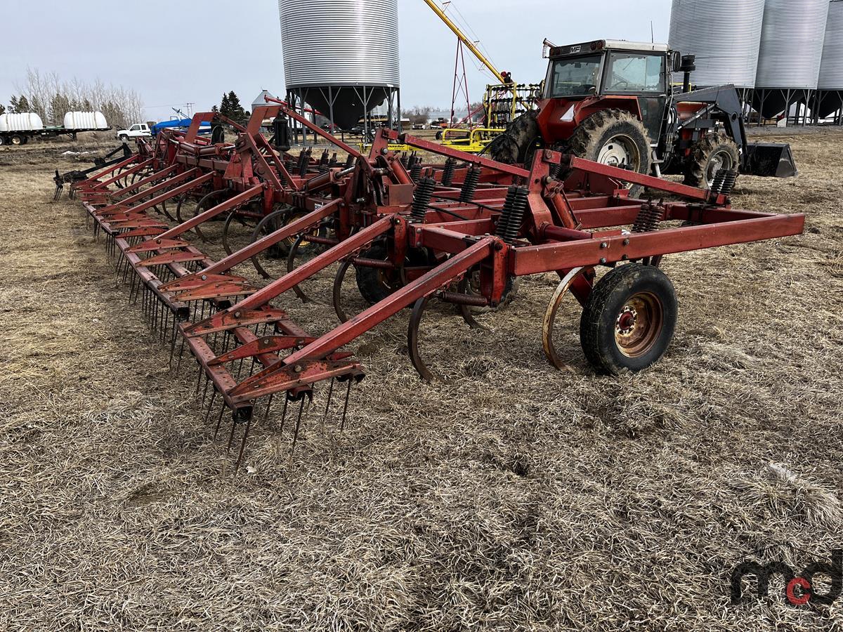 Case 5600 Chisel Plow