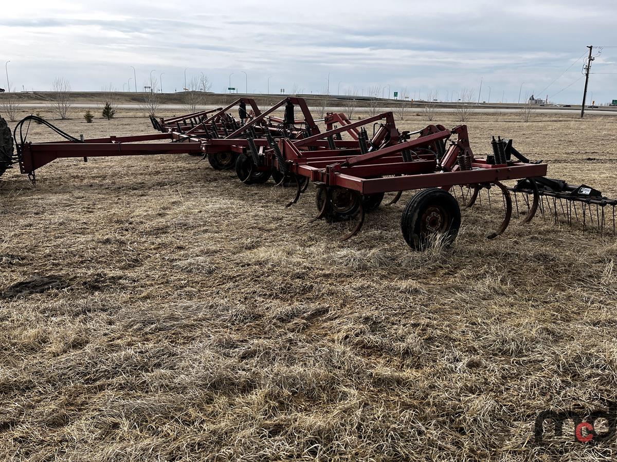 Case 5600 Chisel Plow