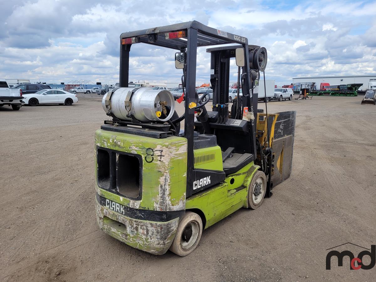 Clark CGC25 LPG Forklift w/ Clump Attachment