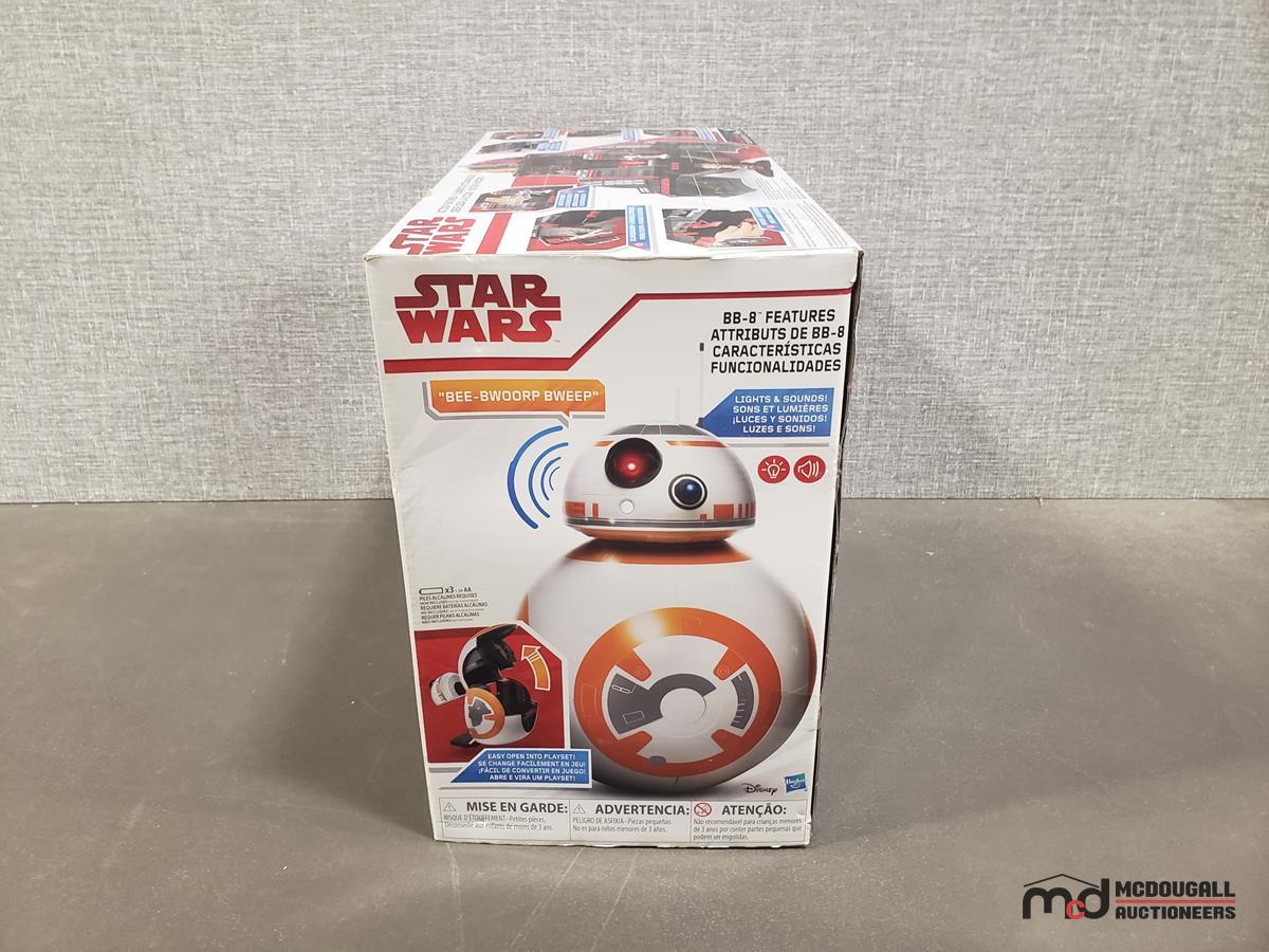 BB8 2-In-1 Mega Playset w/ (2) Small Figures
