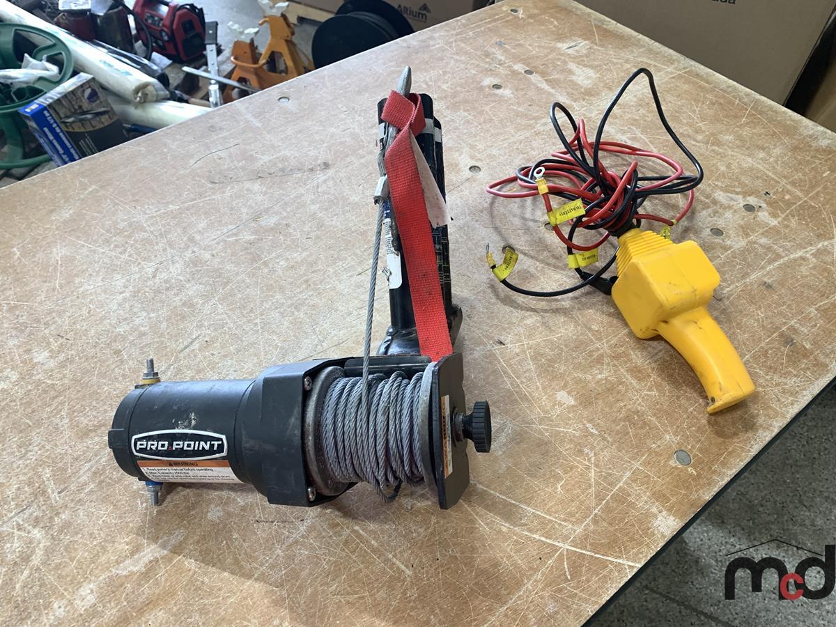 Pro Point 2,000 lbs Winch w/ Remote Mounted on Hitch