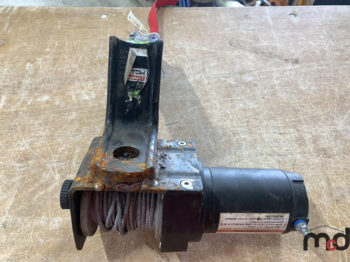Pro Point 2,000 lbs Winch w/ Remote Mounted on Hitch